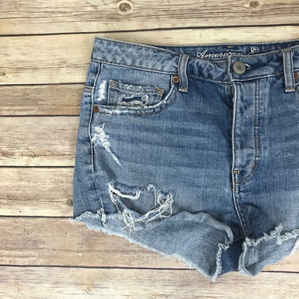 AEO Demin High Waist Destroyed Shorts Size 8
